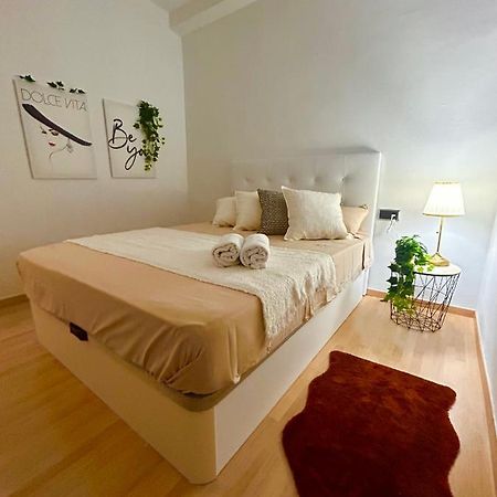 Room Con Bano Privado Sagrada Familia Barcellona Esterno foto